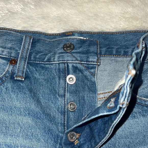 Madewell distressed relax denim blue shorts. - Picture 4 of 11
